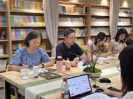 深圳市洪湖小学召开“每周半天计划”项目研讨会