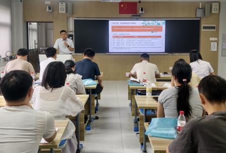 凝心聚力启新程 笃行实干绘新篇｜莲塘小学召开2026年秋季新学期工作部署会议