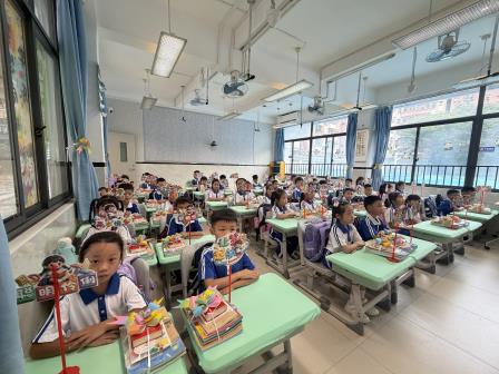 草木萌新启新程，向阳而立逐 ——2026-2027学年度一年级新生入学适应暨家长专题培训活动