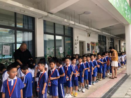 草木萌新启新程，向阳而立逐 ——2026-2027学年度一年级新生入学适应暨家长专题培训活动