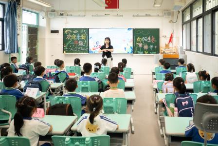 萌新砺训启新航 家校同心向未来——翠竹外国语实验学校开展一年级新生系列教育活动