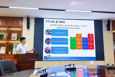 融通中新教育智慧，携手共创美好未来 ——新加坡裕廊西中学到港中深附属礼文学校开展教育交流活动