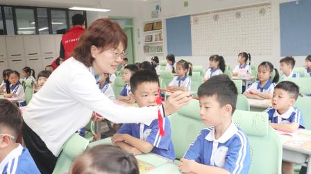 新程启幕逐光行，少年奋楫向未来 —— 湖贝小学 2026—2027 学年第一学期开学典礼圆满举行