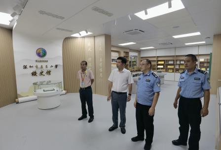 警校同心暖师心 携手护园育新人 ——东晓派出所走访慰问深圳市东昌小学全体教职工