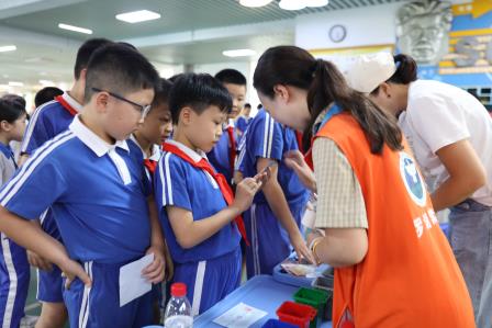 筑牢禁毒防线，守护少年青春 ——罗湖小学开展“罗小社彩讲堂”禁毒主题活动