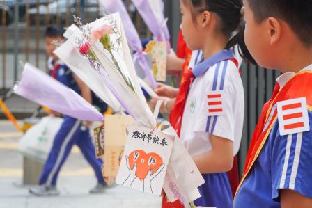 沐师者微光，颂杏坛芳华 ——深圳市景贝小学开展2026年教师节主题庆祝活动