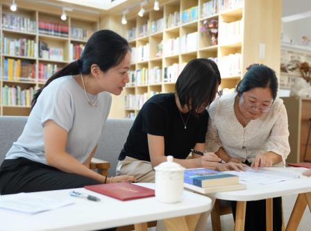 师徒结对传薪火 AI 赋能促成长—— 深圳市翠北实验小学举行新入职教师师徒结对仪式暨“小明师”成长专项培训