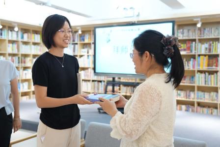 师徒结对传薪火 AI 赋能促成长—— 深圳市翠北实验小学举行新入职教师师徒结对仪式暨“小明师”成长专项培训