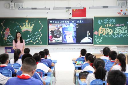 秋光启新程，法治伴成长——深圳市莲南教育集团安芳小学举行2026-2027学年第一学期开学典礼