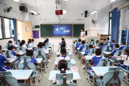 秋光启新程，法治伴成长——深圳市莲南教育集团安芳小学举行2026-2027学年第一学期开学典礼