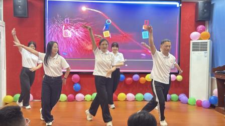 匠心育桃李 笃行向未来——新华外国语学校举行教师节庆祝大会暨2026年教育教学表彰大会