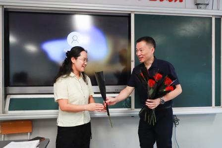 丹心润桃李，师恩暖芳华——翠园文锦中学开展第42个教师节“敬师恩”主题感恩教育系列活动