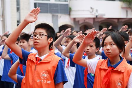 荣耀加冕，追光而行——翠园文锦中学举办2025—2026学年第二学期期末学业表彰暨励志教育活动