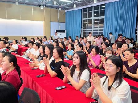 习惯蓄力，少年奋进 ——龙创实验学校举行七年级家校共育家长会