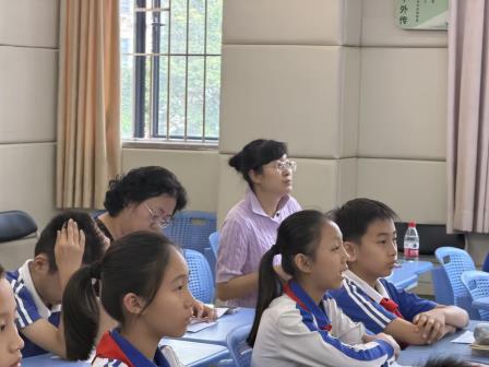 课堂新质融数智  视导助力促发展 ——罗湖区教科院“百人听千课”视导活动走进向西小学