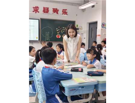 课堂新质融数智  视导助力促发展 ——罗湖区教科院“百人听千课”视导活动走进向西小学