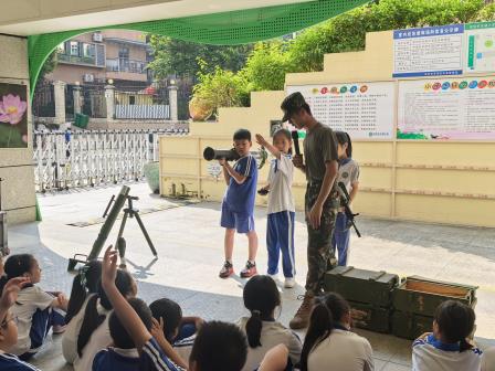 铭记九一八，强国少年行 —— 深圳市洪湖小学联合湖景社区开展国防教育进校园主题活动