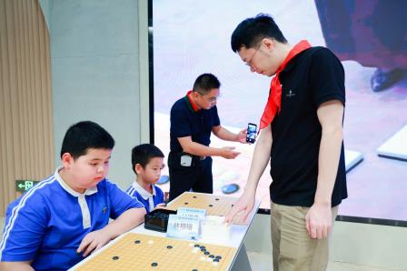 围棋国手辜梓豪彭立尧走进罗湖外语小学