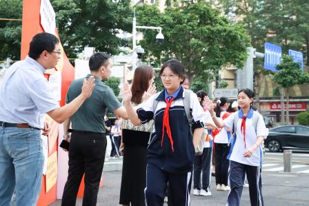 文锦校园“上新季”：一封信笺传心意，少年启程赴新约