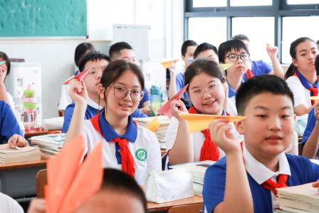 文锦校园“上新季”：一封信笺传心意，少年启程赴新约
