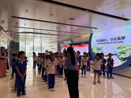 读行合一润童心，学法明心筑未来——深圳市洪湖小学开展“每周半天计划”校外实践活动