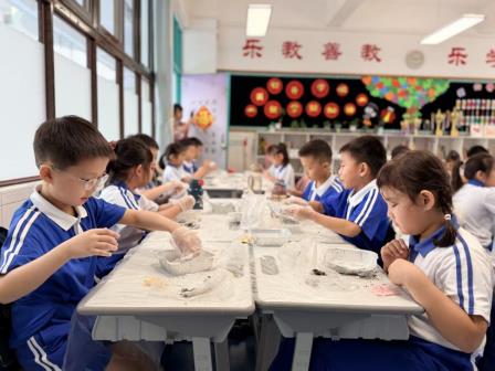 专家把脉课堂 视导赋能成长——仙湖实验学校迎接区教科院“百人听千课”视导活动