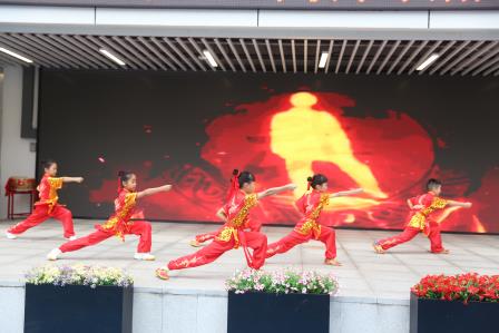 薪火相传启新程 少年逐梦向未来 ——布心小学举行2026-2027学年度第一学期开学典礼
