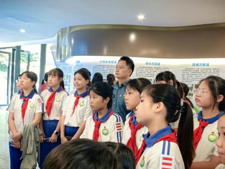 家校社联动为鱼儿寻新家 党建带队建做生态护苗先锋 ——草埔小学开展“为龟鱼寻新家，与自然共生长”生命与生态教育实践活动