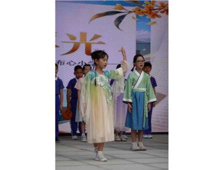 品中秋韵味，悟传统文化——布心小学开展中秋主题升旗仪式