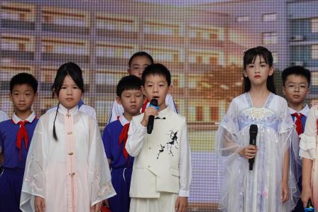 品中秋韵味，悟传统文化——布心小学开展中秋主题升旗仪式