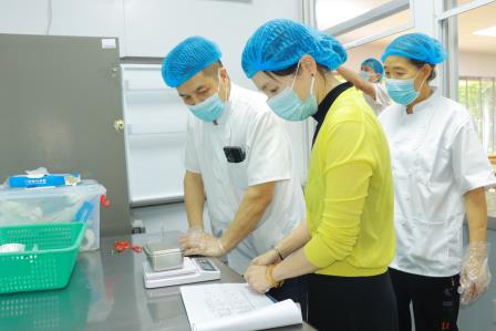 督导检查促落实，凝心聚力启新程——区教育局副局长高星莅临太白实验学校开展开学工作检查
