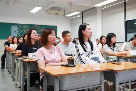 家校携手，共赴锦绣未来——翠园文锦中学2026级初一新生家长会圆满召开