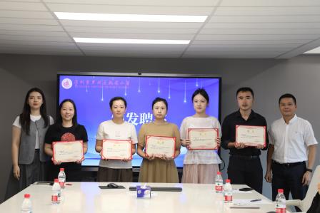 青蓝智汇，桃李满园——桃园小学2026-2027学年“师徒结对”仪式圆满完成