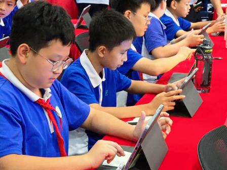新质课堂，智启英语 ——龙创实验学校AI英语素养课正式开课