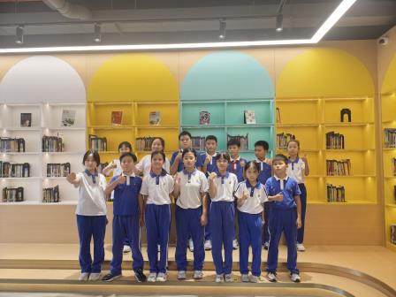劳润童心 行走社区 ——靖轩小学五（4）班开展黄贝岭社区劳动教育实践活动
