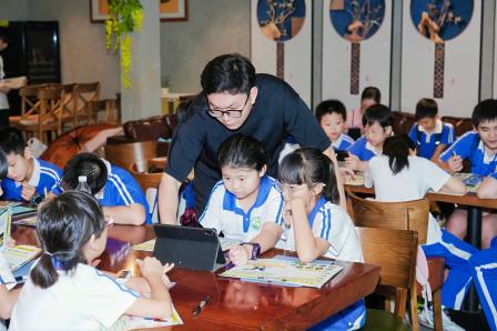 全国仅23人！深圳市螺岭教育集团仙桐实验小学教师斩获国家级“追光名师”荣誉——以“做中学”课堂实践，点亮少年科学探究之光