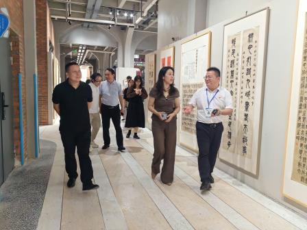 罗湖区文联书记、主席杨冰等莅临罗湖外语小学走访调研