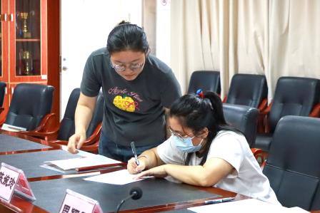 以师为炬，向光而行——翠园文锦中学举行2026-2027学年第一学期“青蓝工程”师徒结对仪式