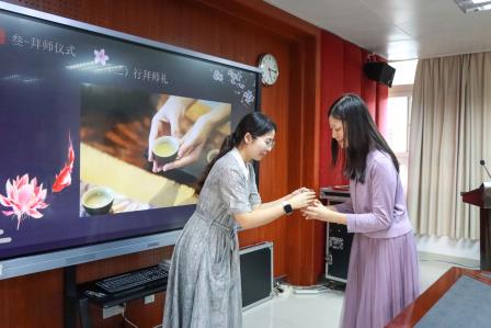 以师为炬，向光而行——翠园文锦中学举行2026-2027学年第一学期“青蓝工程”师徒结对仪式