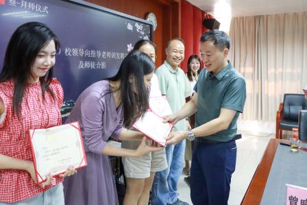 以师为炬，向光而行——翠园文锦中学举行2026-2027学年第一学期“青蓝工程”师徒结对仪式