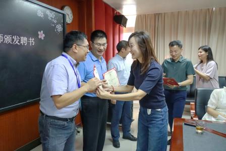 以师为炬，向光而行——翠园文锦中学举行2026-2027学年第一学期“青蓝工程”师徒结对仪式