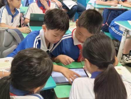 智研对话创课堂，数智赋能启新程——罗湖区中小学“百人听千课”视导行动走进碧波小学
