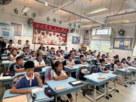 智研对话创课堂，数智赋能启新程——罗湖区中小学“百人听千课”视导行动走进碧波小学