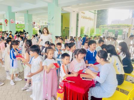 传承中华民俗 欢度中秋佳节——翠竹教育集团湖滨学校“月满中秋 趣猜灯谜”游园活动圆满举行