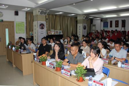 南湖小学开展“评教学苑”小学数学系列研讨活动