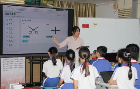 南湖小学开展“评教学苑”小学数学系列研讨活动