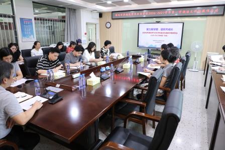 聚力新征程，语你共成长——翠竹水贝学校语文科组召开新学期教研会暨新教材培训活动