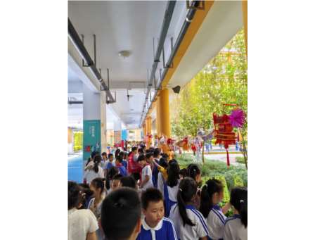 幸福向西 月圆游园润童心 童趣迎秋 佳节嬉游乐满园 ——深圳市向西小学中秋游园活动圆满举行