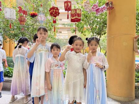 幸福向西 月圆游园润童心 童趣迎秋 佳节嬉游乐满园 ——深圳市向西小学中秋游园活动圆满举行