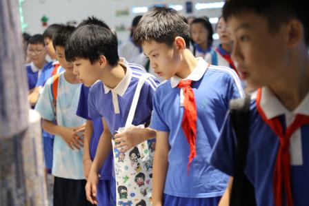 源头减量，分类“童”行 ——深圳市罗湖小学开展减塑分类研学活动